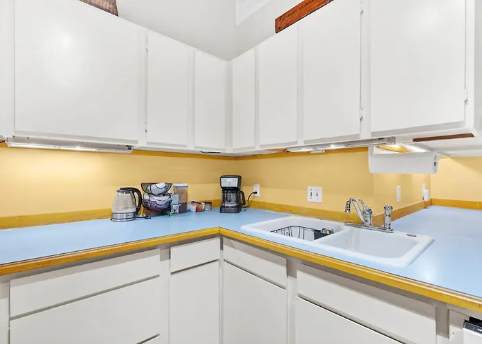 Historic Loft W/ Private Deck, 2 Blocks To Dtwn