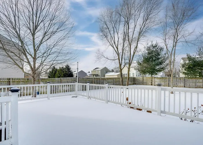 Spacious Family Getaway W/ Yard In Kalamazoo!